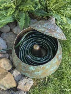 Acorn Hose Pot -Garden Supplies 3 4 crop 8613361 01V