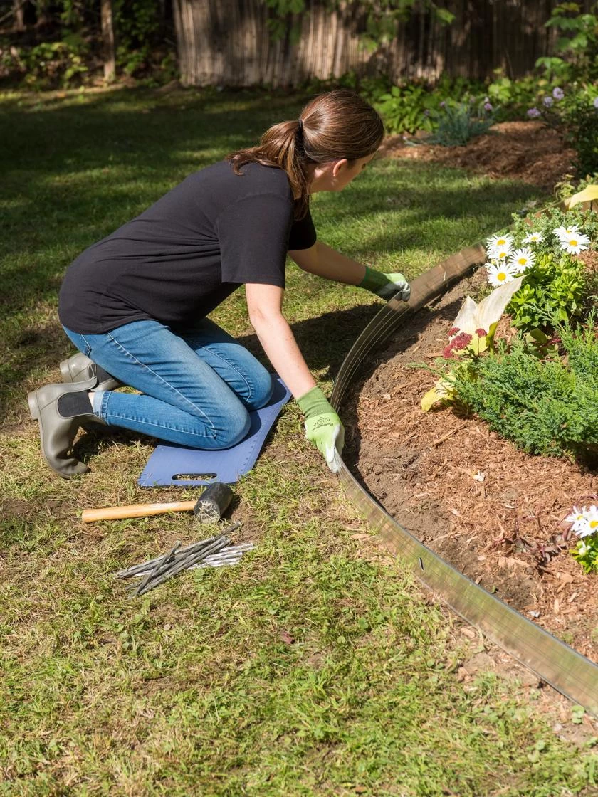 EasyFlex™ Aluminum Edging, 24' 1 EasyFlex™ Aluminum Edging, 24'