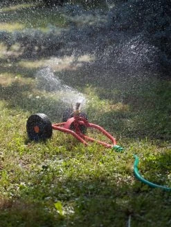 Wheeled Sprinkler Sled -Garden Supplies 8610520 06V tif